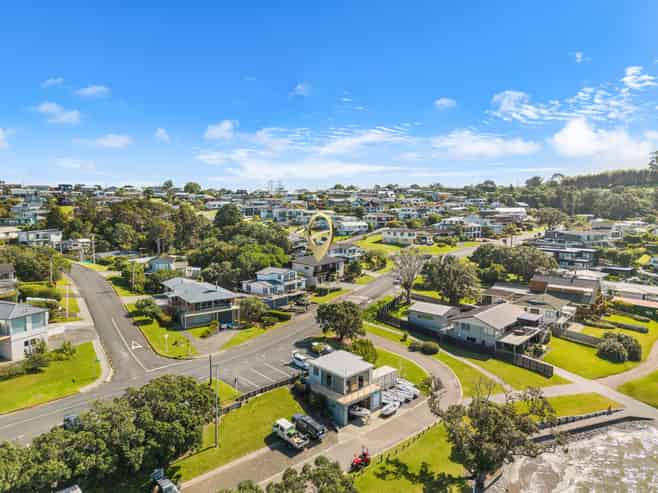 33 Gordon Craig Place, Algies Bay