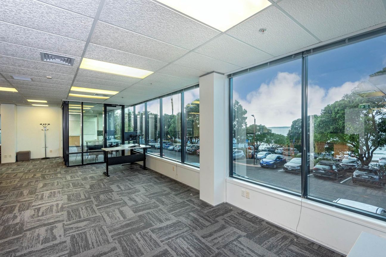 COMPETITIVE PRICING IN PREMIUM LOCATION - View 6