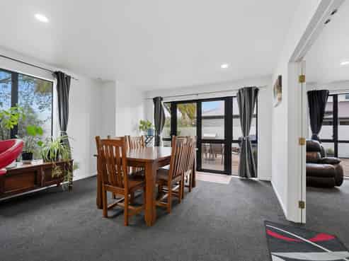 24 Welsford Street, Woodend