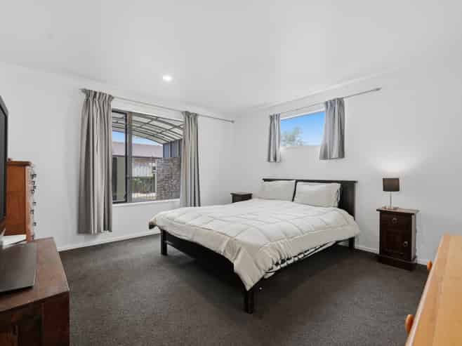 24 Welsford Street, Woodend