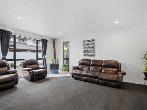 24 Welsford Street, Woodend