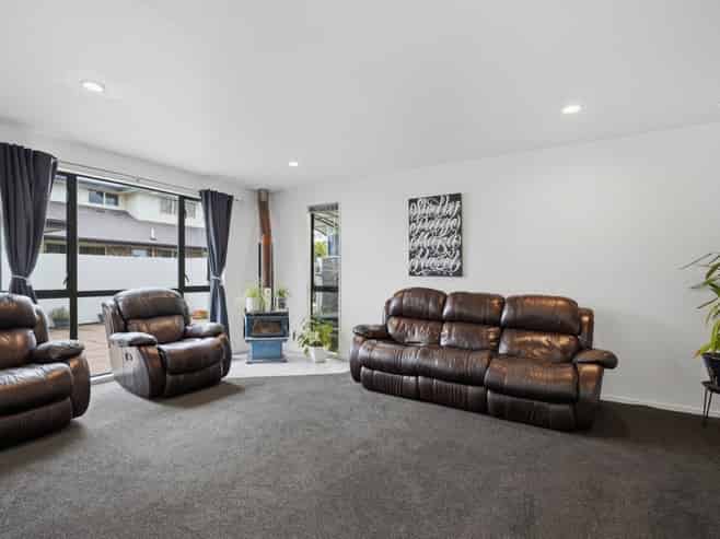 24 Welsford Street, Woodend