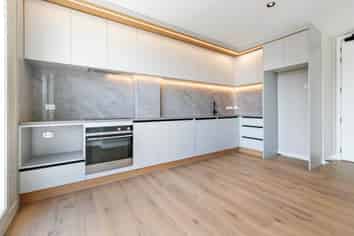 2/12 Burns Avenue, Takapuna