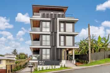 2/12 Burns Avenue, Takapuna