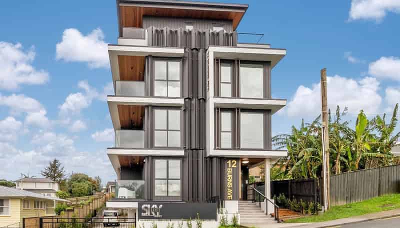 2/12 Burns Avenue, Takapuna