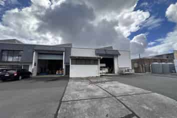 1,202M² HIGH-STUD WAREHOUSE
