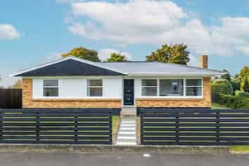 73 Lewis Street, Glenview