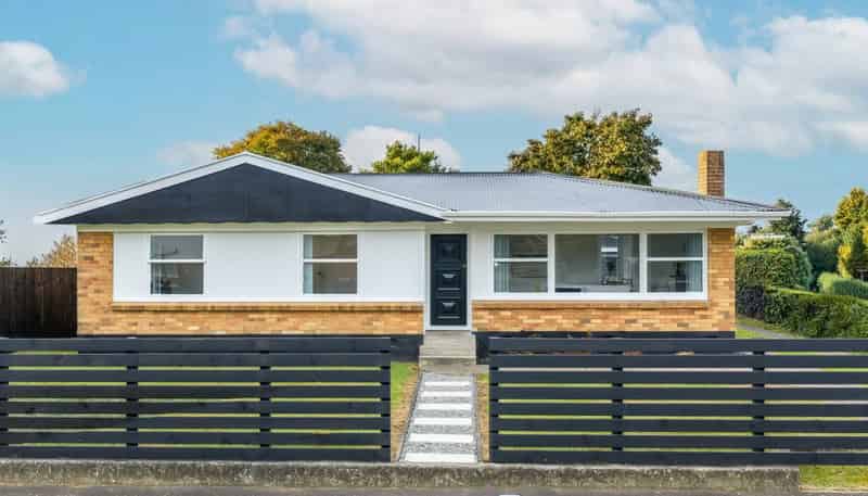 73 Lewis Street, Glenview