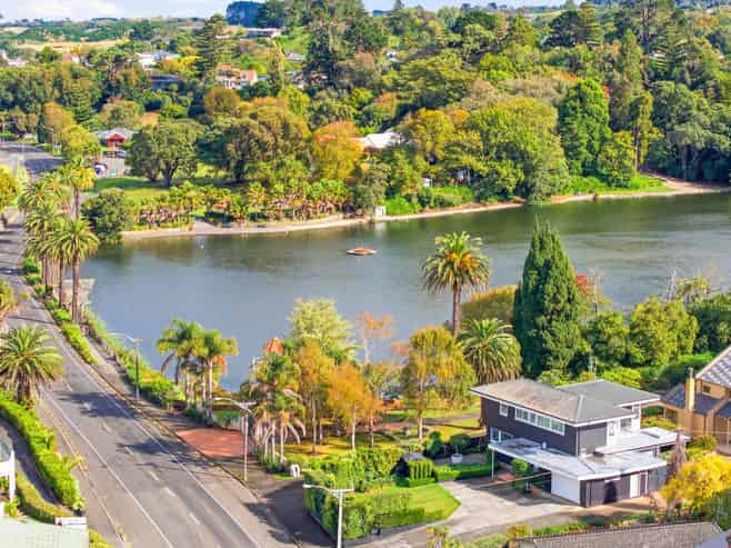 73A Great North Road, Saint Johns Hill