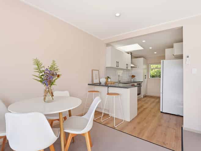 73A Great North Road, Saint Johns Hill