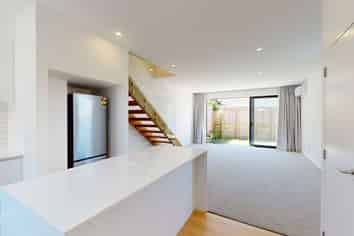 9/166 Queens Drive , Lyall Bay