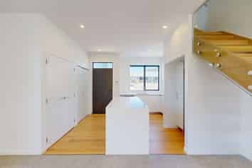 9/166 Queens Drive , Lyall Bay