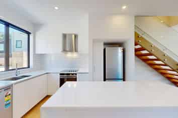 9/166 Queens Drive , Lyall Bay