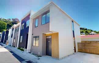 9/166 Queens Drive , Lyall Bay