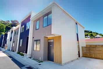 9/166 Queens Drive , Lyall Bay