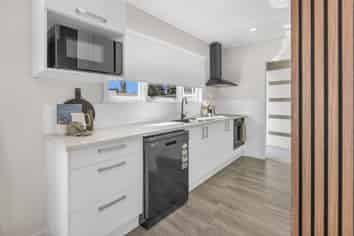 2 Werrina Crescent, Mangakakahi