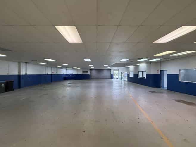 Premium Corner Profile Showroom/Retail