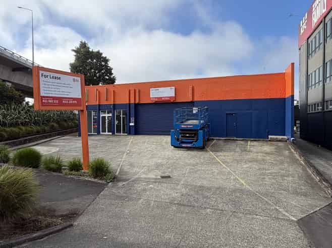 Premium Corner Profile Showroom/Retail