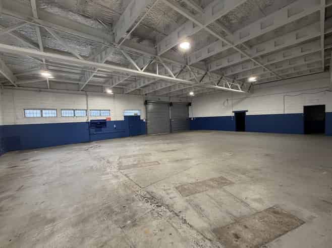 Premium Corner Profile Showroom/Retail