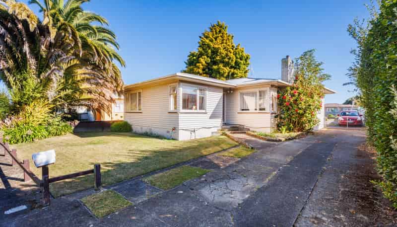 17 Sefton Avenue, Highbury