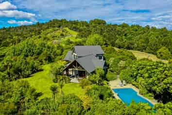 187 Bayer Road, Waiwera