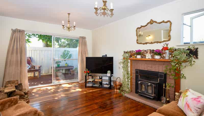 108 Broadway, Carterton