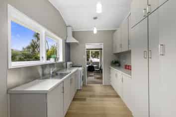 7 Dunsandel Grove, Silverstream