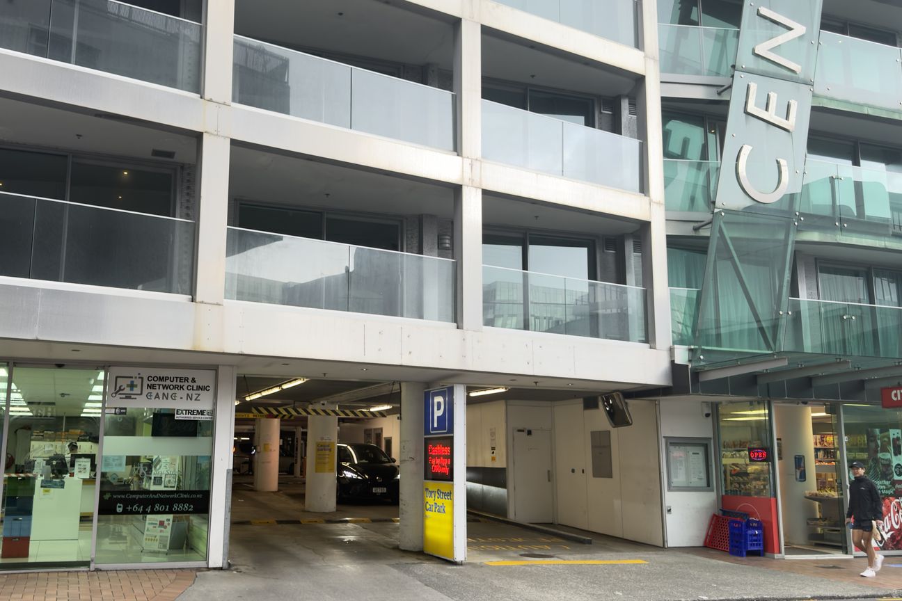 Apartment in Wellington, Te Aro - View 4