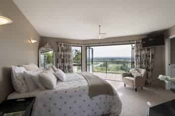 70 Waicola Drive, Fitzherbert