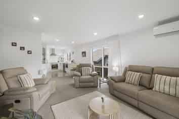 49 Bridgewater Way, Pyes Pa