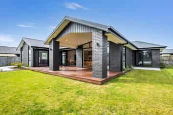 27 Coutts Way, Fitzherbert