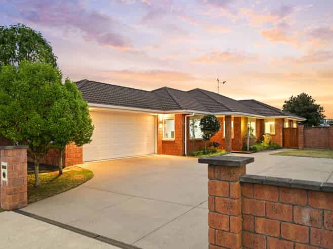 115 Barrington Drive, Huntington