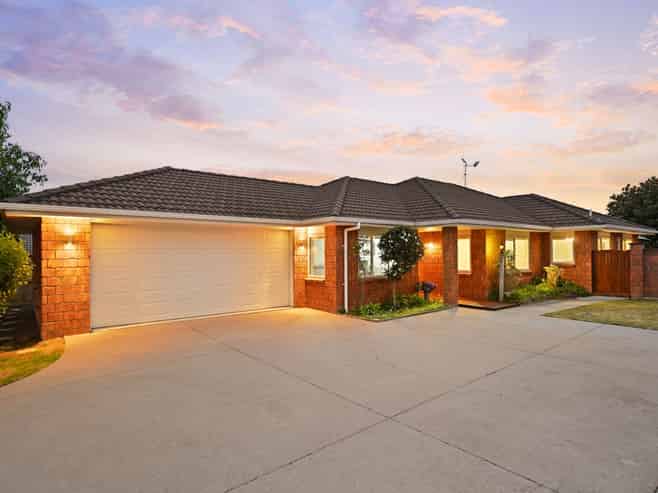 115 Barrington Drive, Huntington