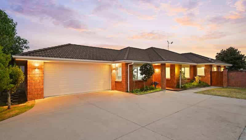 115 Barrington Drive, Huntington