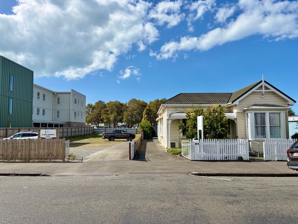 Character Office Villa with Extensive Parking