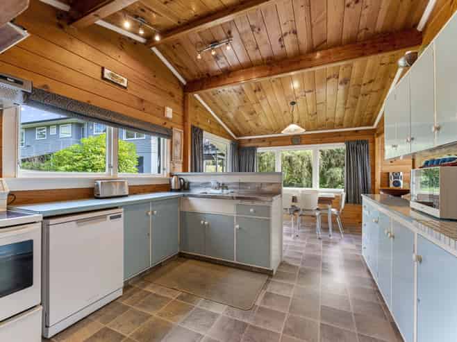 8 Earle Place, Acacia Bay