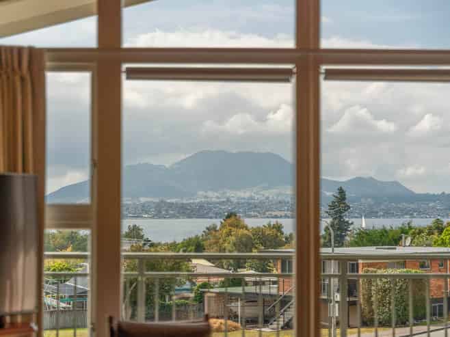 8 Earle Place, Acacia Bay