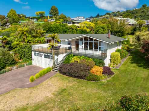 8 Earle Place, Acacia Bay