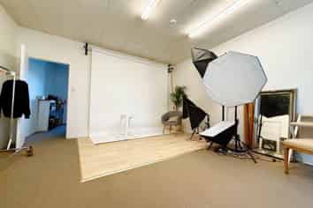 Short Term Epsom Studio with Park Views