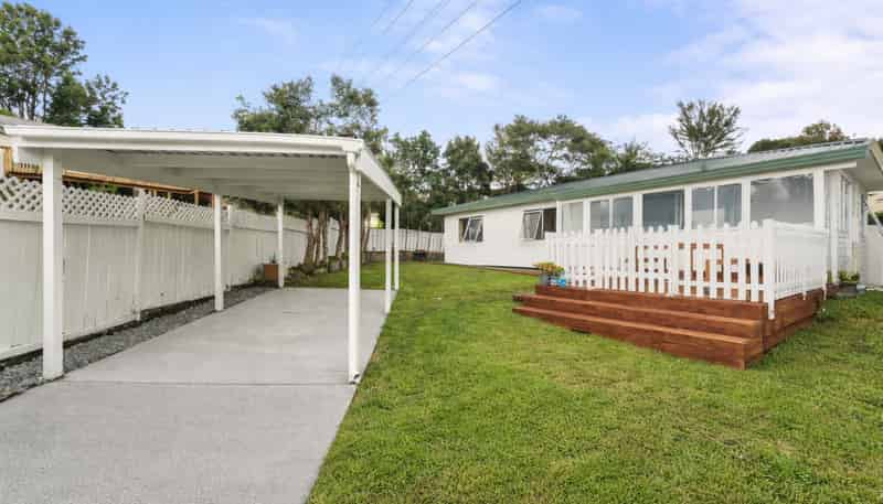 33A Lilburn Crescent, Massey