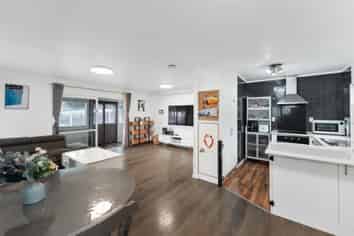 33A Lilburn Crescent, Massey