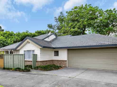 17D Bernard Street, Avenues