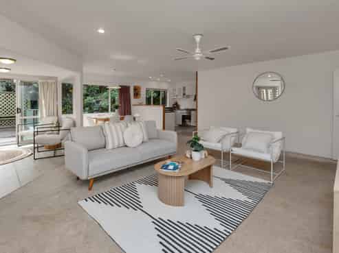 17D Bernard Street, Avenues