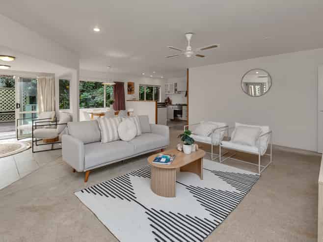 17D Bernard Street, Avenues