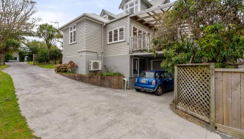 30 Ngatitoa Street, Tawa