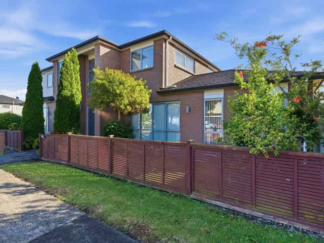 8 Moville Drive, Flat Bush