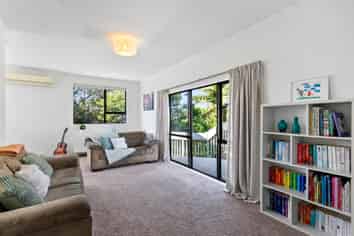 15 Abilene Crescent, Churton Park