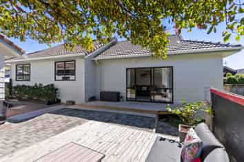 15 Abilene Crescent, Churton Park