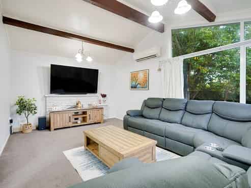 2 Margaret Place, Deanwell
