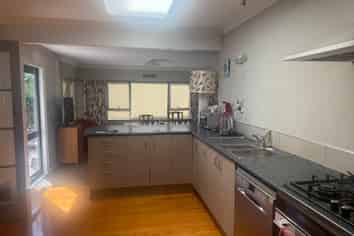 115 Sixteenth Avenue, Avenues